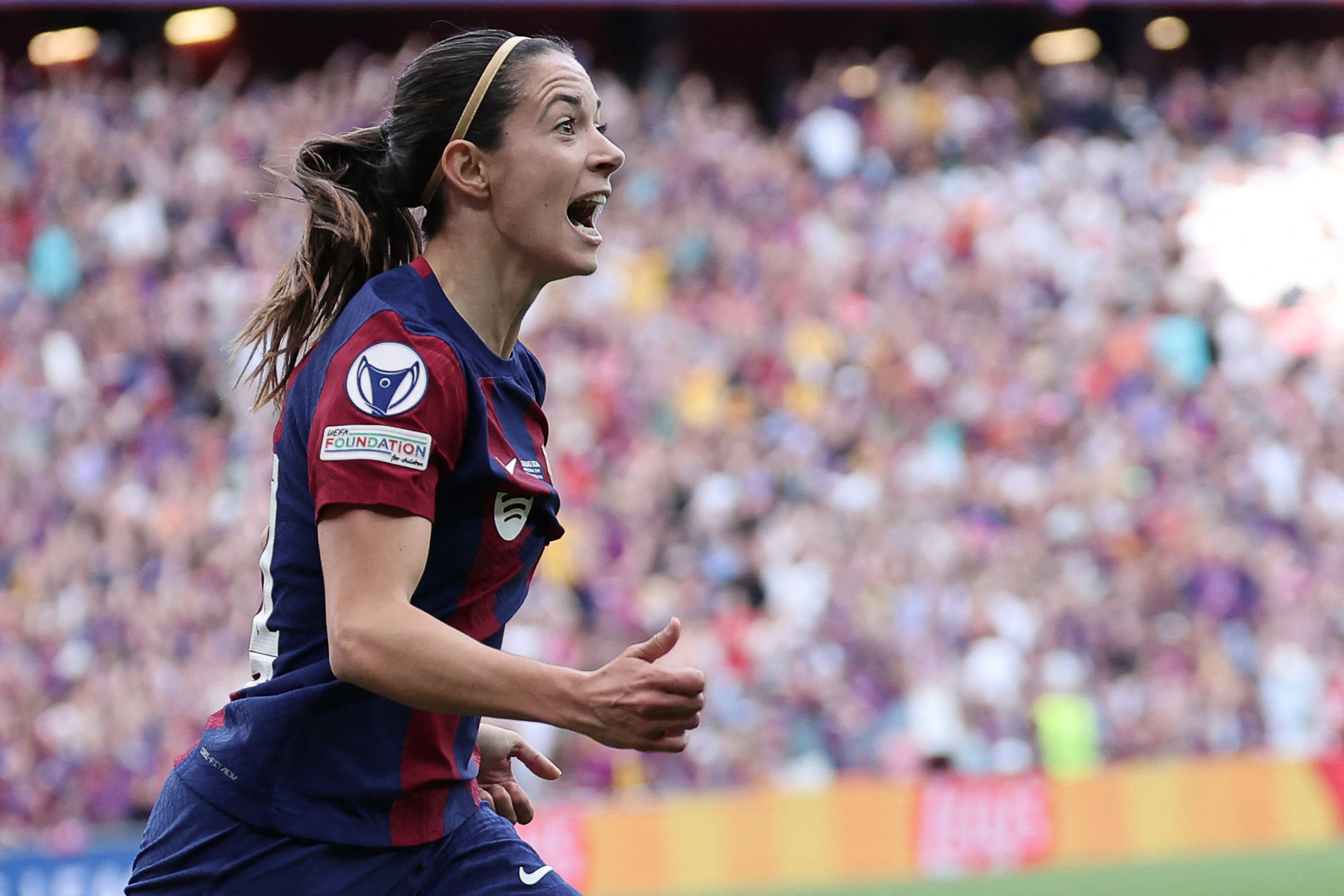 TOPSHOT-FBL-EUR-C1-WOMEN-BARCELONA-LYON